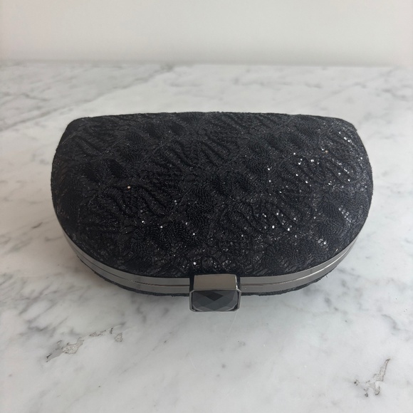 Shiny-bugle lace black clutch bag - Picture 3 of 5
